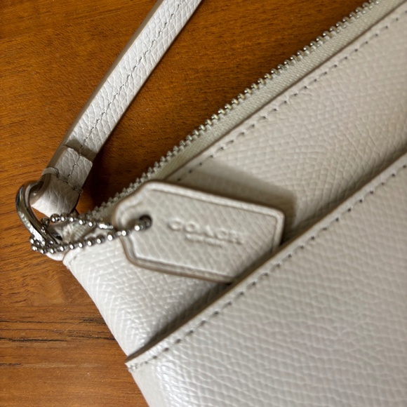 Coach Outlet Leather Pop Pouch Wristlet Wallet White/Silver Removable Zip Pouch - Picture 5 of 12